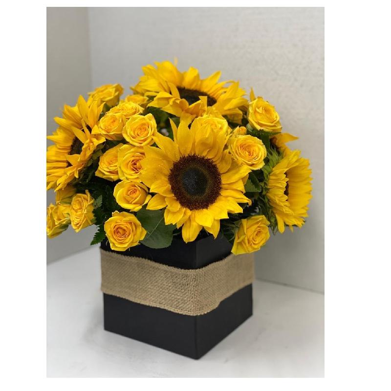 Bouquet de fleurs Sunflowers with mini roses Bouquet de fleurs Sunflowers with mini roses