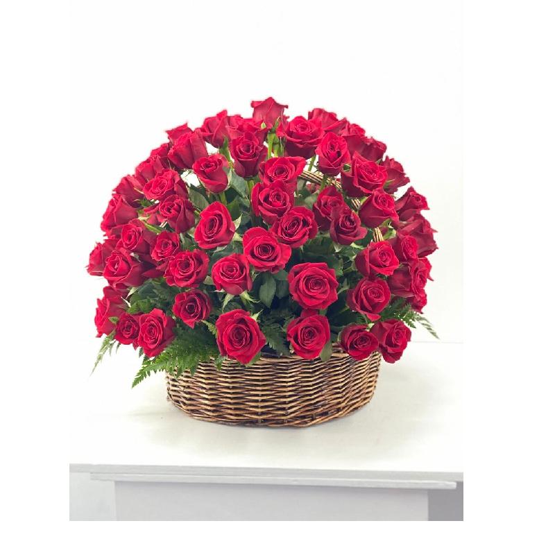 Bouquet de fleurs 100 roses in a basket