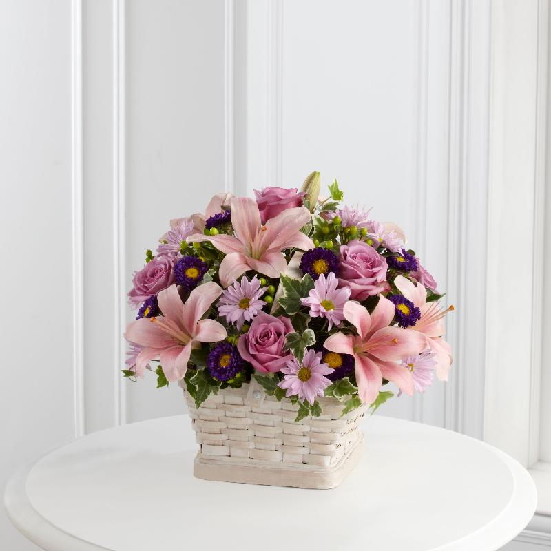 Bouquet de fleurs The FTD Loving Sympathy Basket