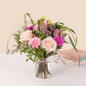 Bouquet de fleurs Bois de rose et son vase offert Bouquet de fleurs Bois de rose et son vase offert Journée internationale de l'Amitié