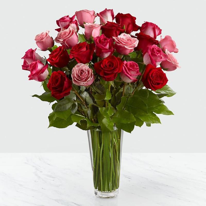 Bouquet de fleurs 24 Red and Pink Roses in Vase
